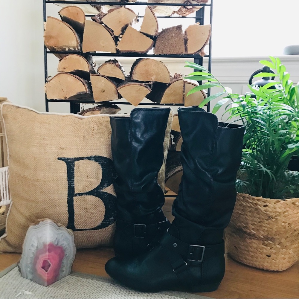 X•Appeal Woman’s Creased Boots, Silver Detailing